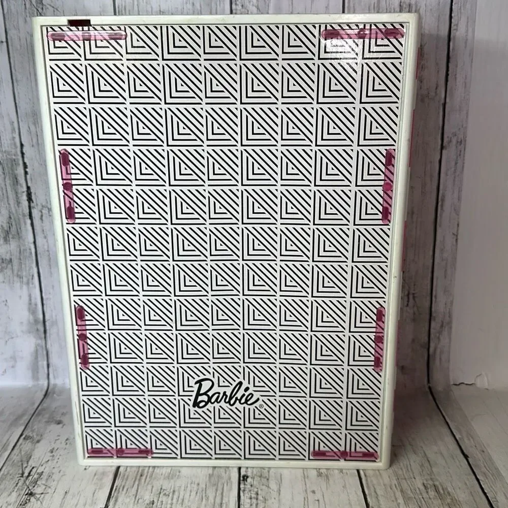 Barbie 2018 Mattel Pink White Wardrobe Clothing Closet 6 pairs shoes 2‎ Handbags
